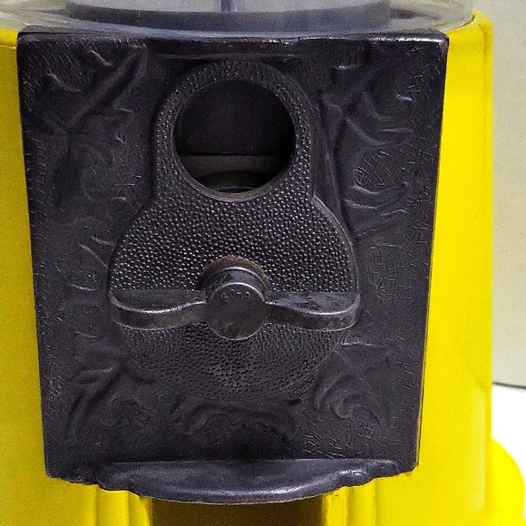 Working yellow candy dispenser/coin bank. - Picture 3 of 14